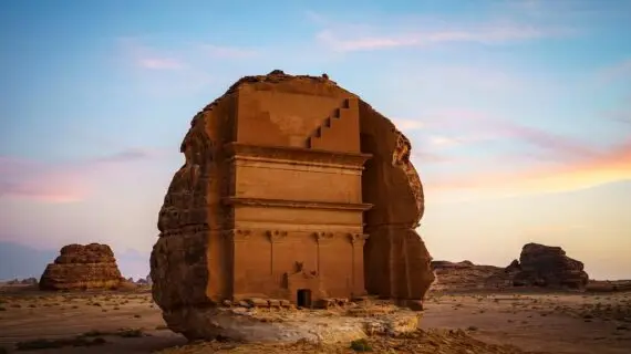 Kisah Pintu-Pintu Batu Madain Saleh