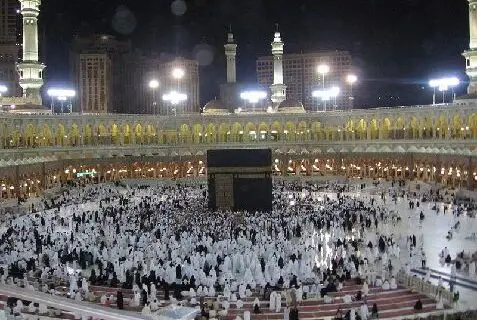 Kesalahan Umrah: Mengabaikan Adab Tawaf