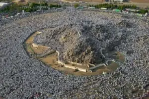 Mengapa Jabal Rahmah Bersejarah dalam Islam?