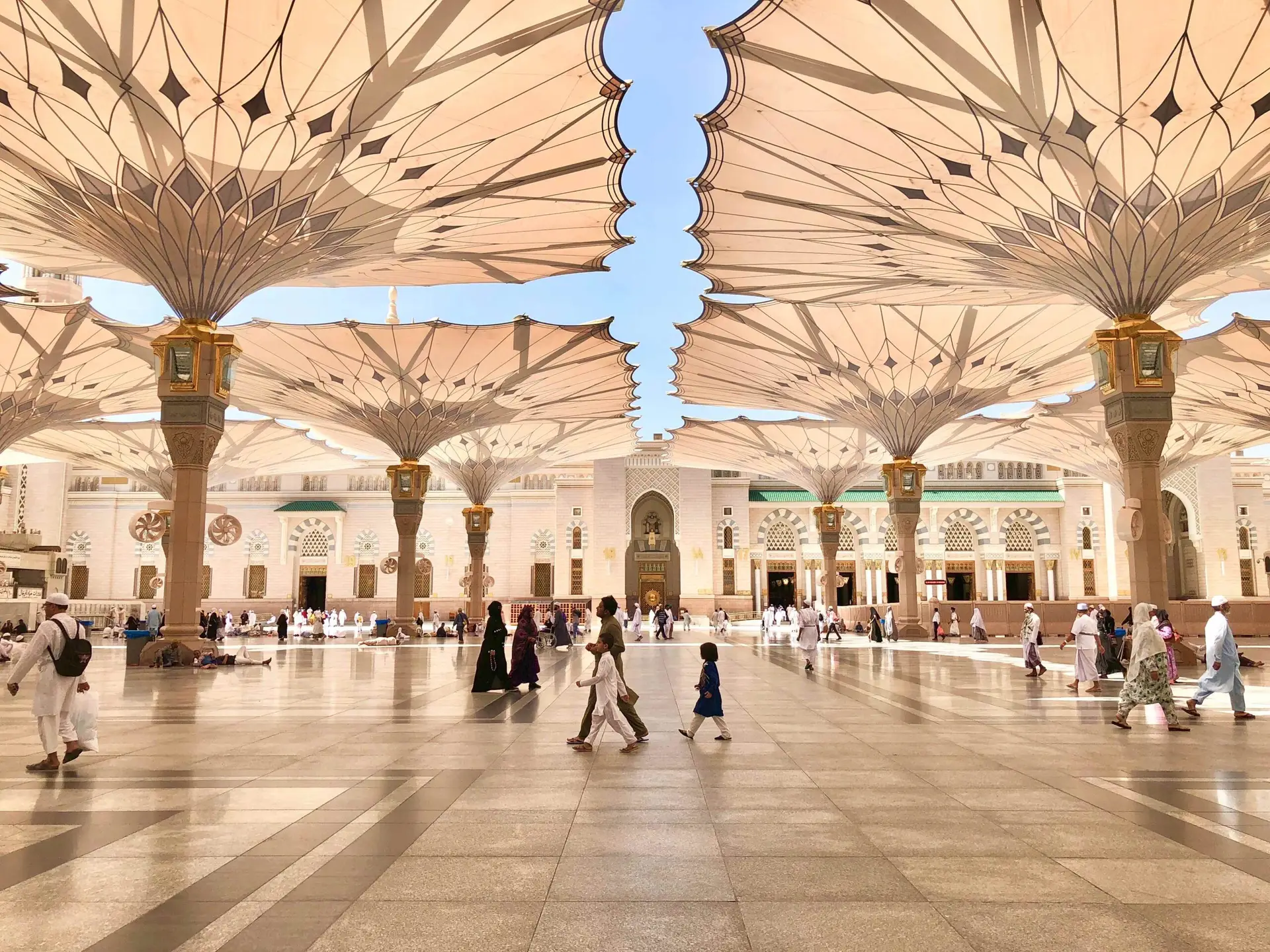 Keistimewaan Salat di Masjid Nabawi