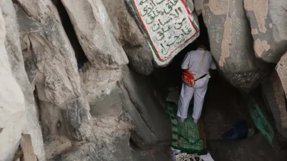 Wahyu Pertama di Gua Hira, Jabal Nur