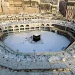 Etika Tawaf Sambil Menggunakan Payung di Ka’bah