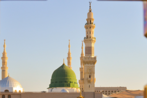 Umrah atau Usaha Dulu: Pertimbangan Islami