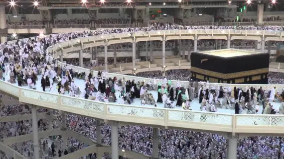 Keutamaan Salat di Masjidil Haram